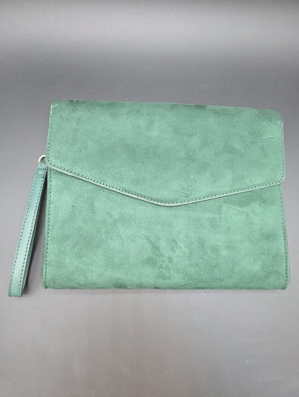 NWOT GUESS Green Faux Suede Envelope Wristlet Clutch